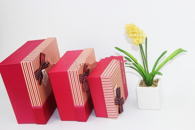 2017 Rectangular gift box professional design red luxury matte laminated cardboard box wholesale