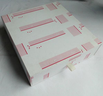 2017 Customized printed drawer gift box pink white boxes with ribbon in China