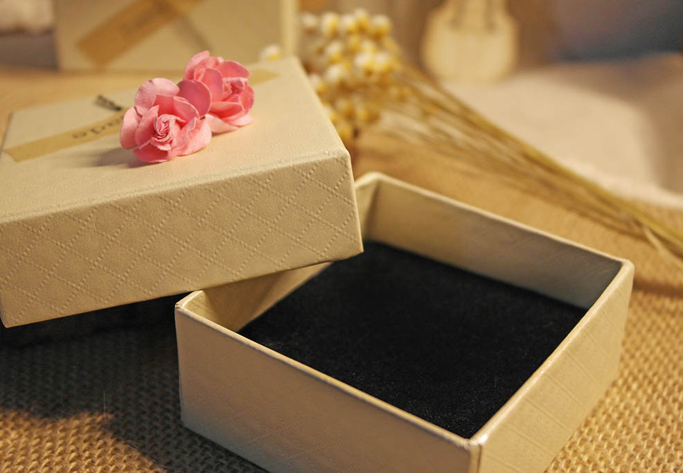 2017 color handmade packaging boxes bag square gift box custom printed made cardboard jewelry box with flower/perfume paper boxes